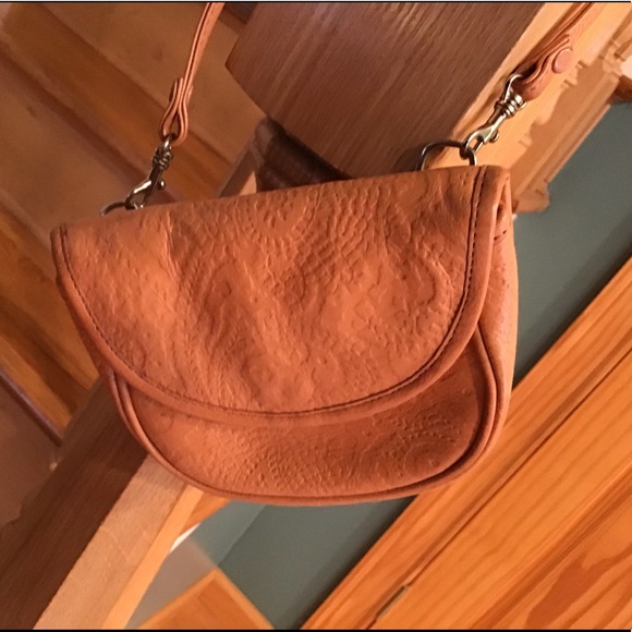 Vintage - Charter Club Handbags - VINTAGE 80’s EMBOSSED LEATHER CROSSBODY/BELT BAG